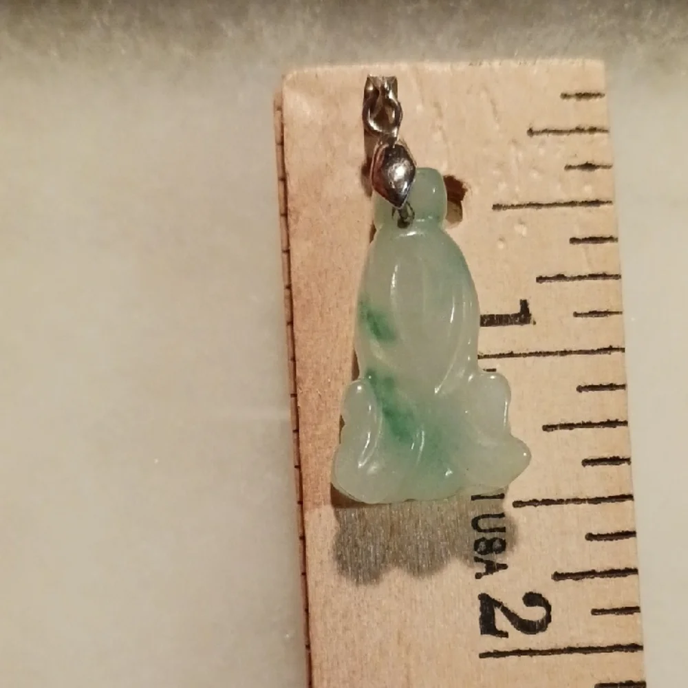 Elegant Green Frog Pendant Necklace - Picture 4 of 4